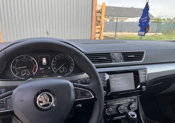 Skoda Superb cena 56900 przebieg: 329200, rok produkcji 2015 z Kielce małe 121